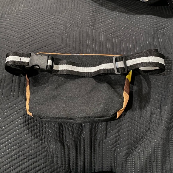 NWOT Hollister Hamburger Fanny Pack - Picture 2 of 5